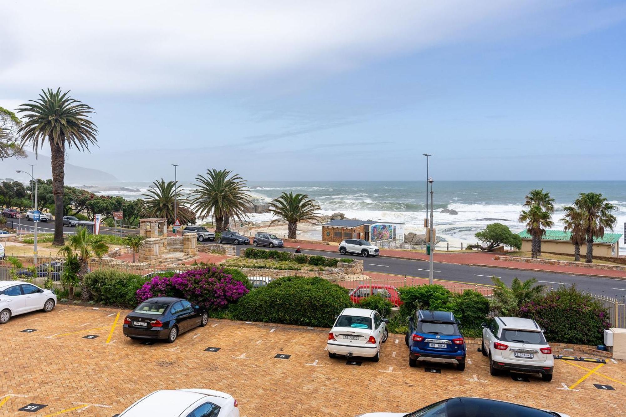 Tidal Pool Apartments - Camps Bay ケープタウン エクステリア 写真