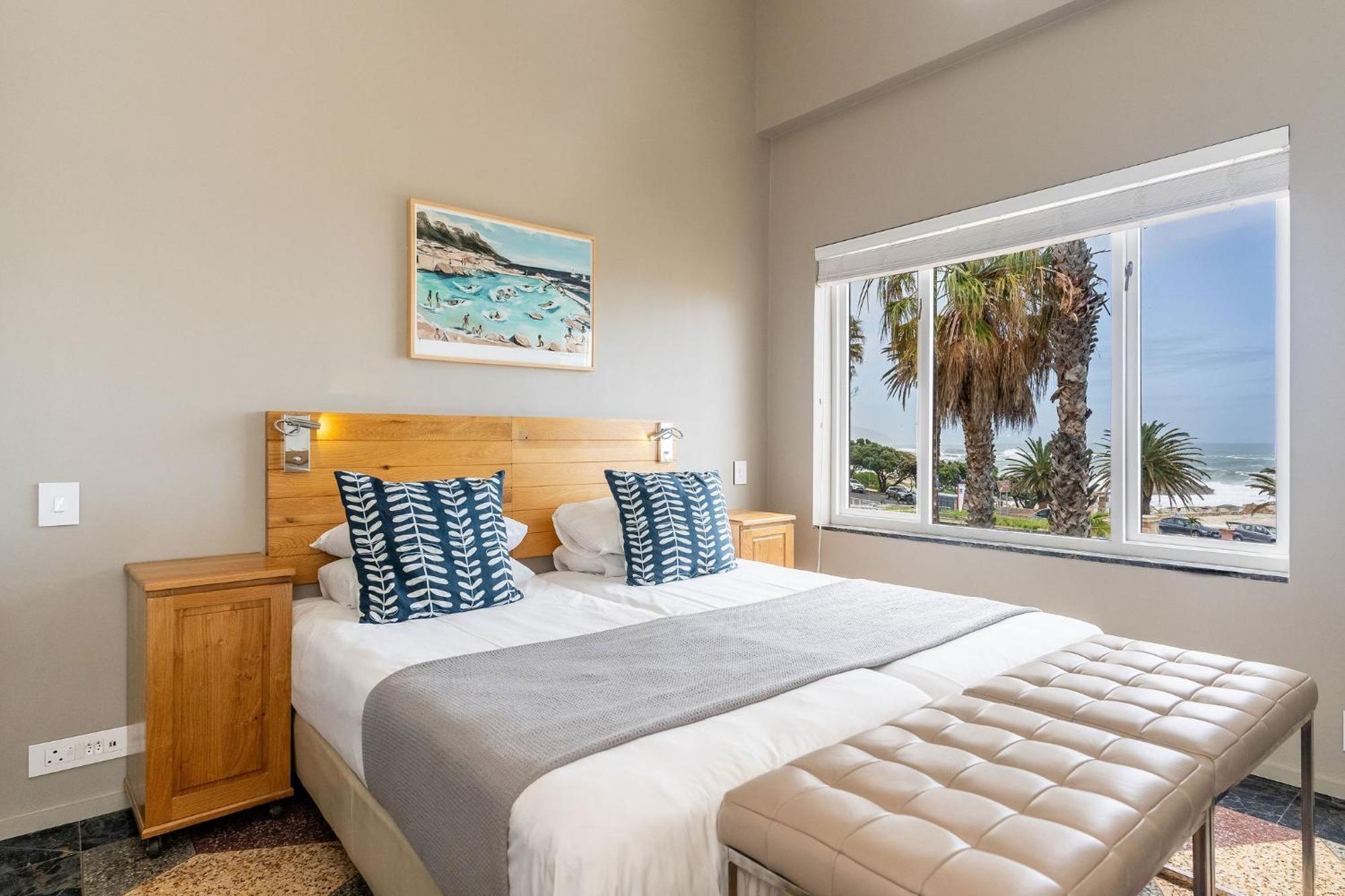 Tidal Pool Apartments - Camps Bay ケープタウン エクステリア 写真