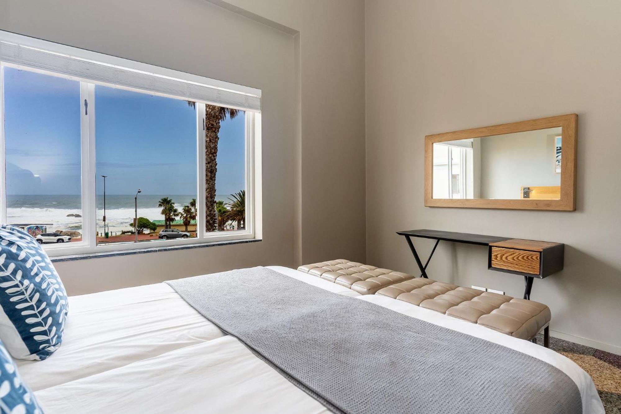 Tidal Pool Apartments - Camps Bay ケープタウン エクステリア 写真