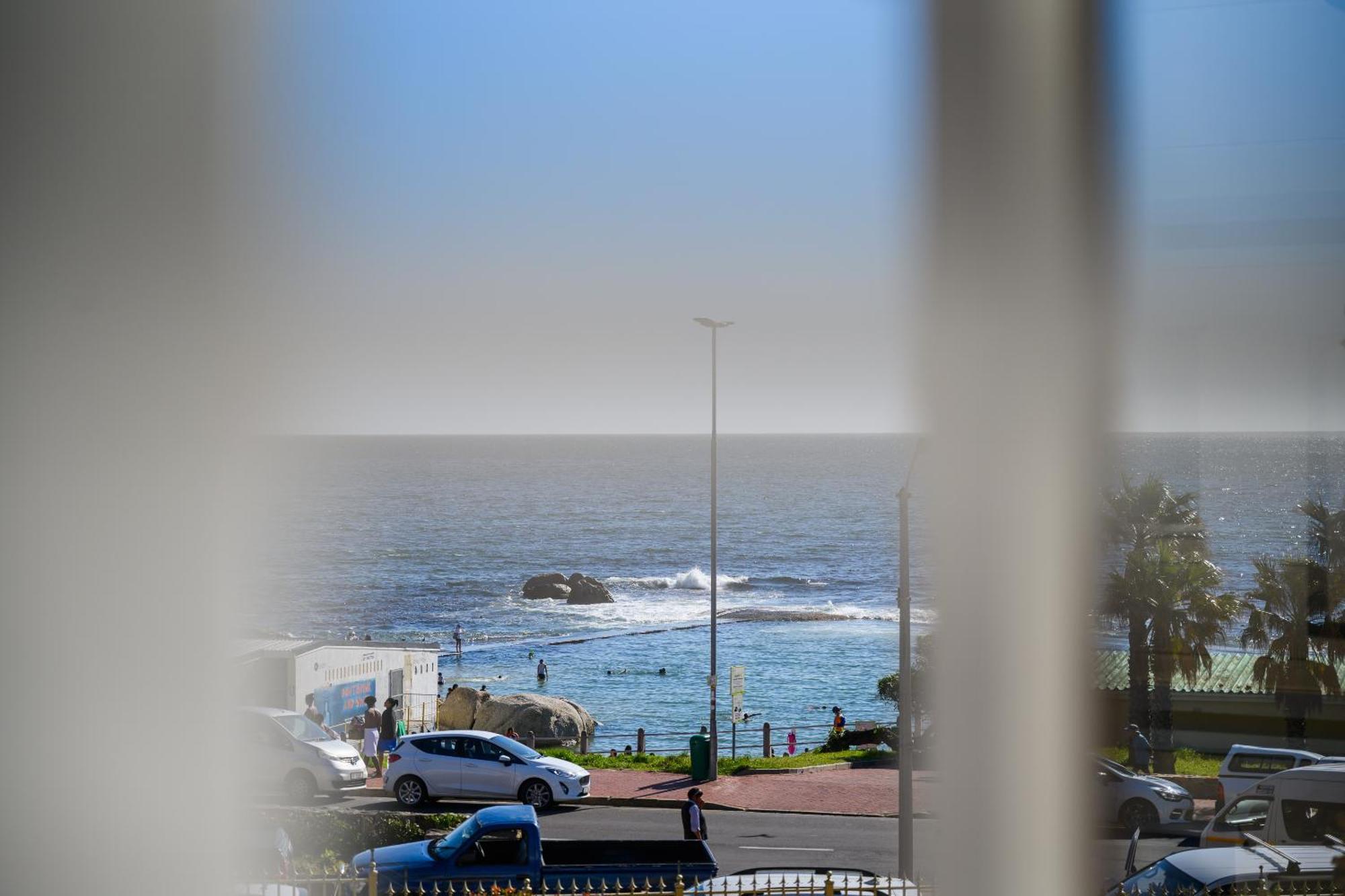 Tidal Pool Apartments - Camps Bay ケープタウン エクステリア 写真