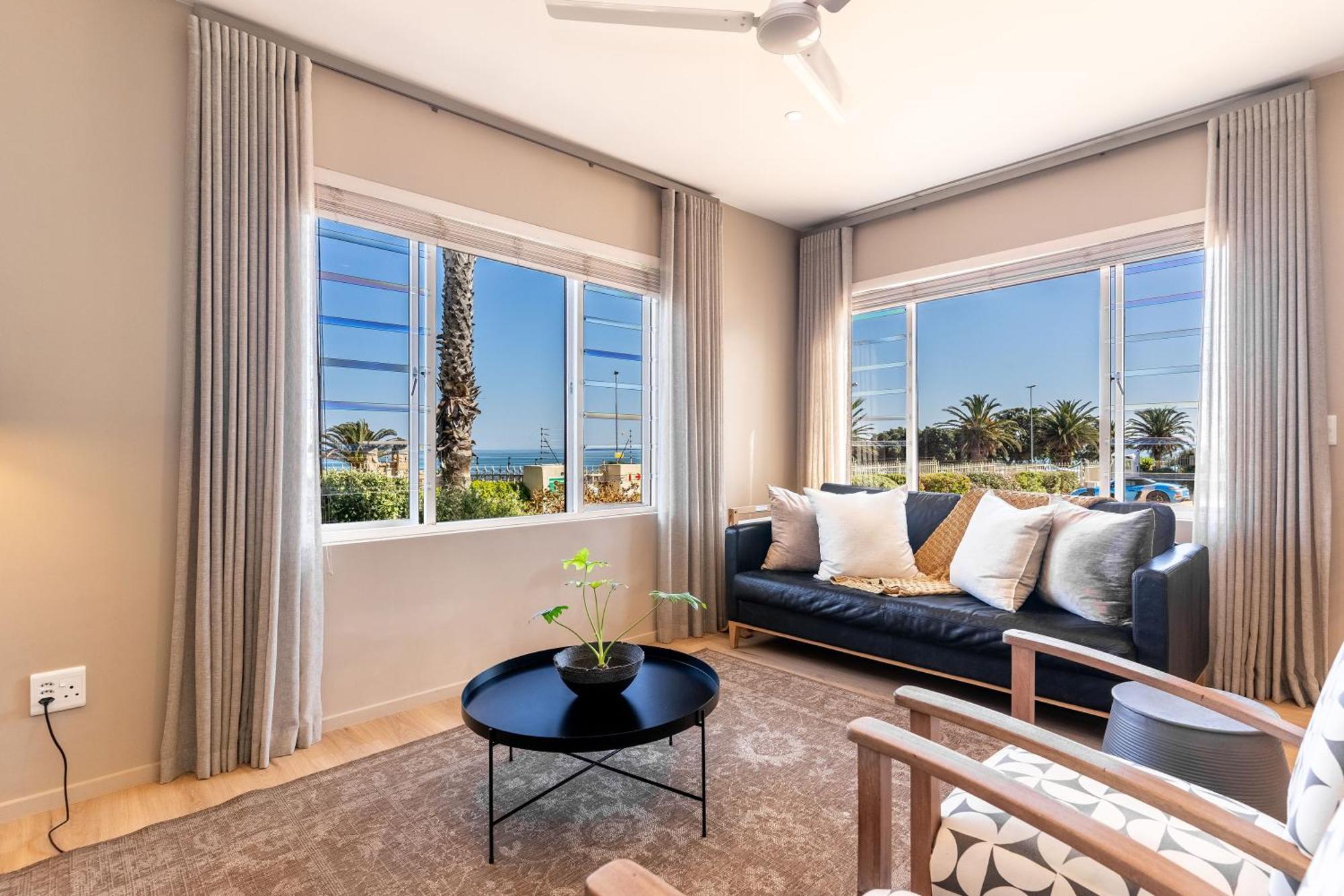Tidal Pool Apartments - Camps Bay ケープタウン エクステリア 写真