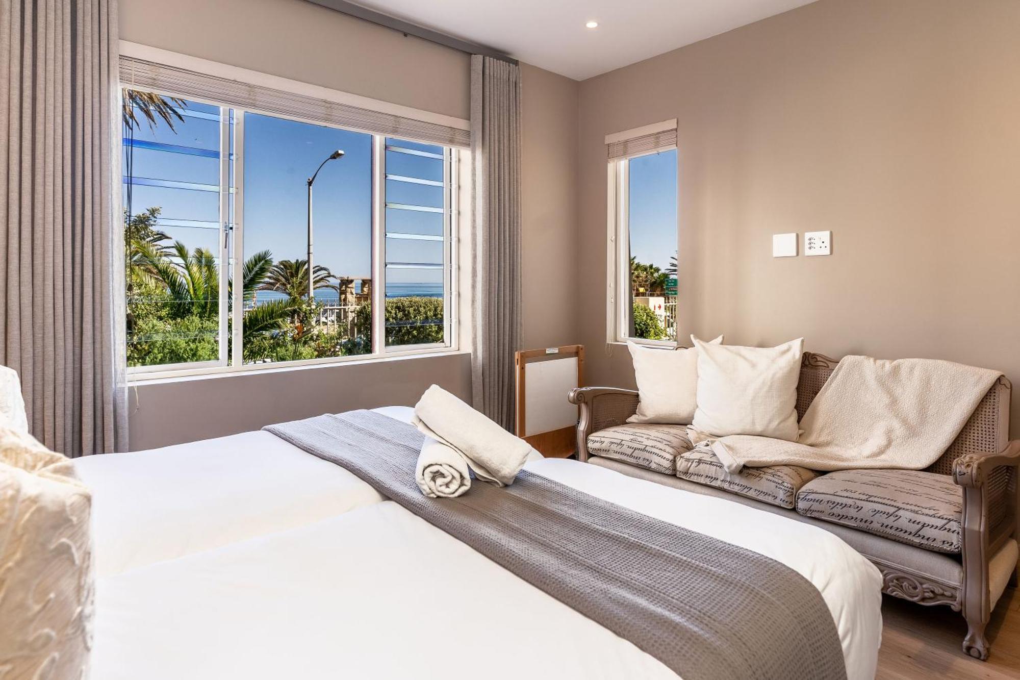 Tidal Pool Apartments - Camps Bay ケープタウン エクステリア 写真