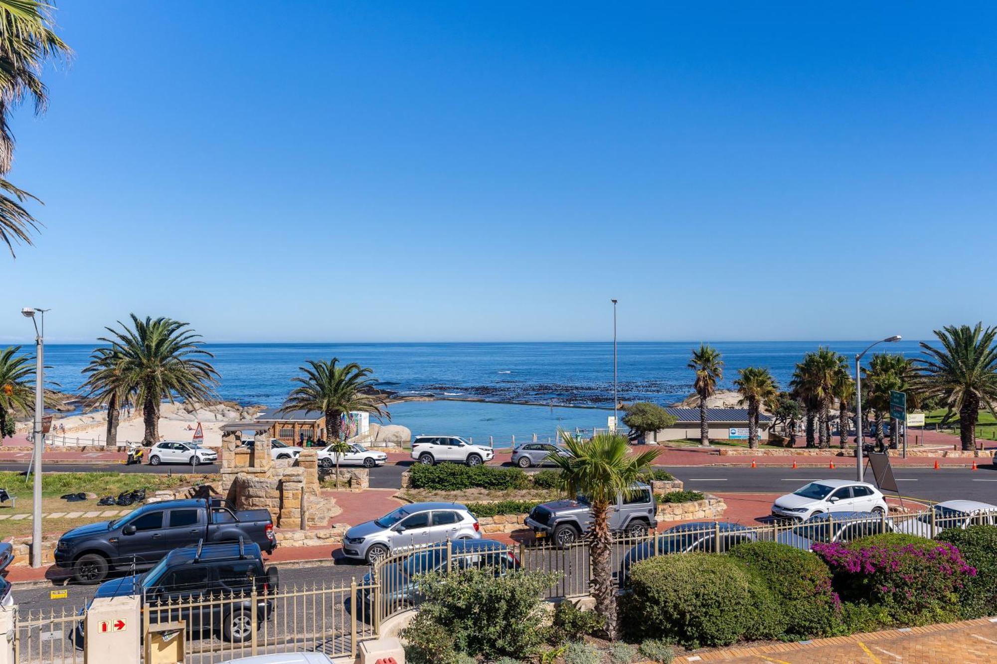 Tidal Pool Apartments - Camps Bay ケープタウン エクステリア 写真