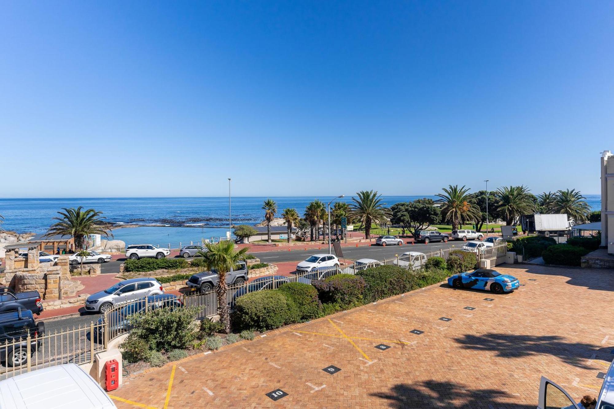 Tidal Pool Apartments - Camps Bay ケープタウン エクステリア 写真