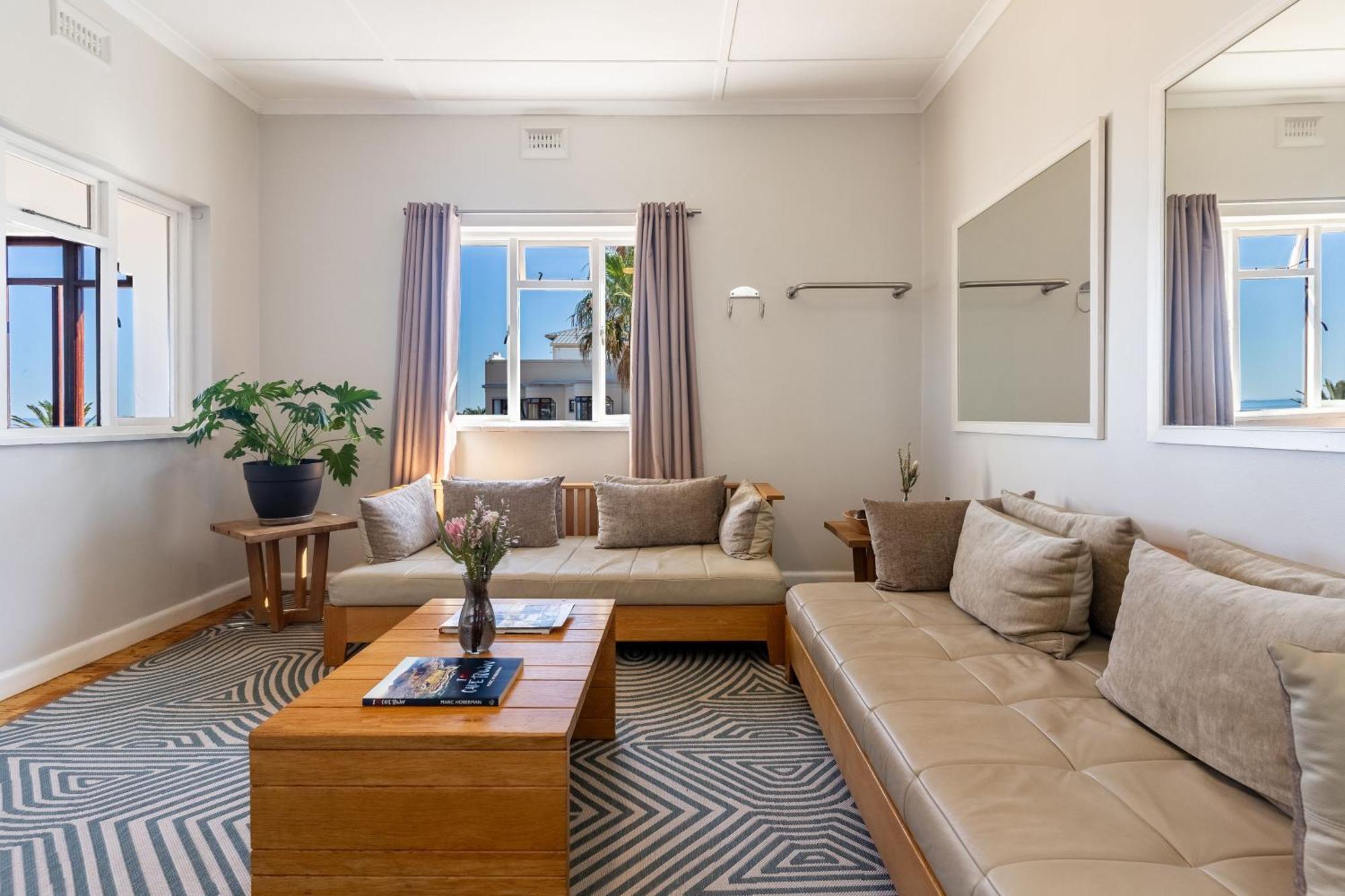 Tidal Pool Apartments - Camps Bay ケープタウン エクステリア 写真