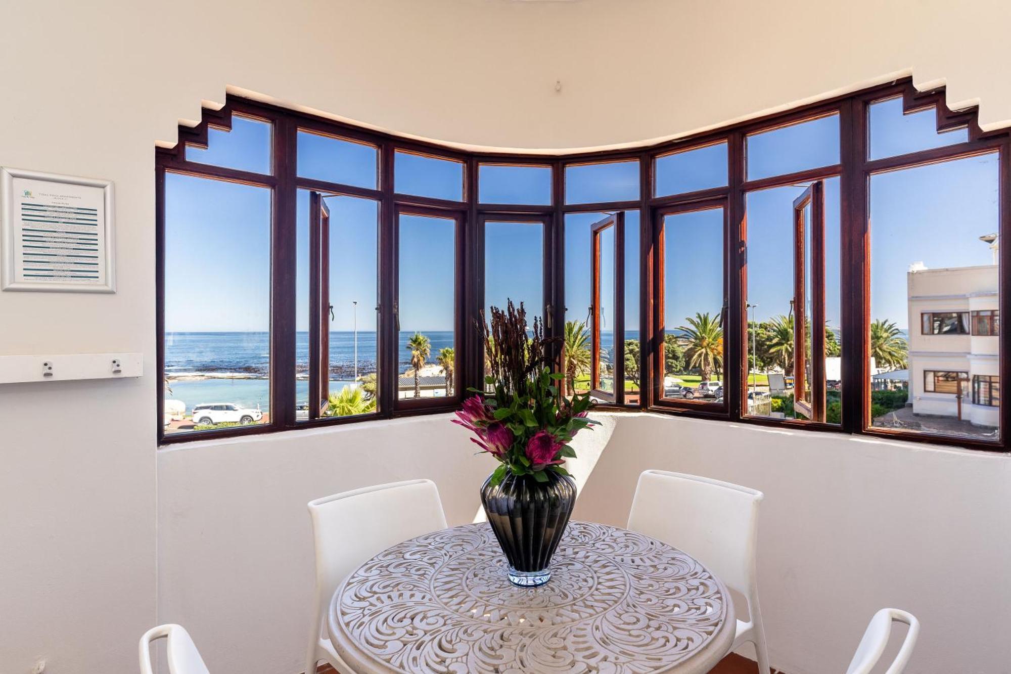 Tidal Pool Apartments - Camps Bay ケープタウン エクステリア 写真
